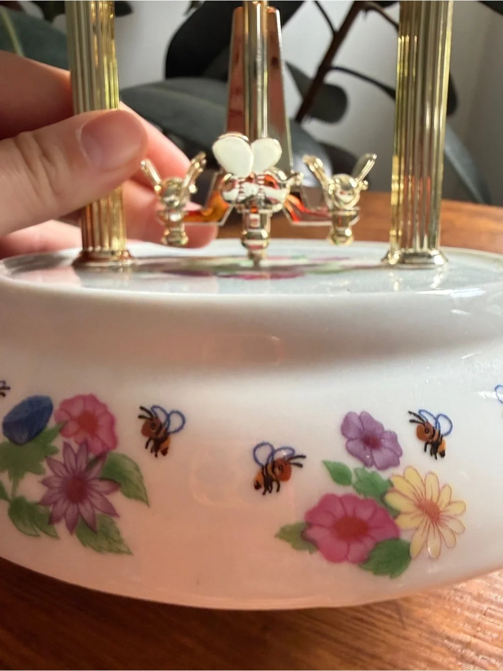 Disney Floral Dome Clock with Winnie the Pooh Illustration - White and Gold glas